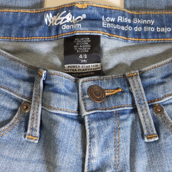 Mossimo jeans 2/pairs - Picture 3 of 5